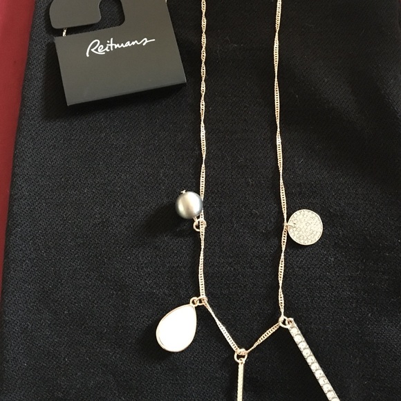 Reitmans Pendant Cluster Necklace - Picture 3 of 7